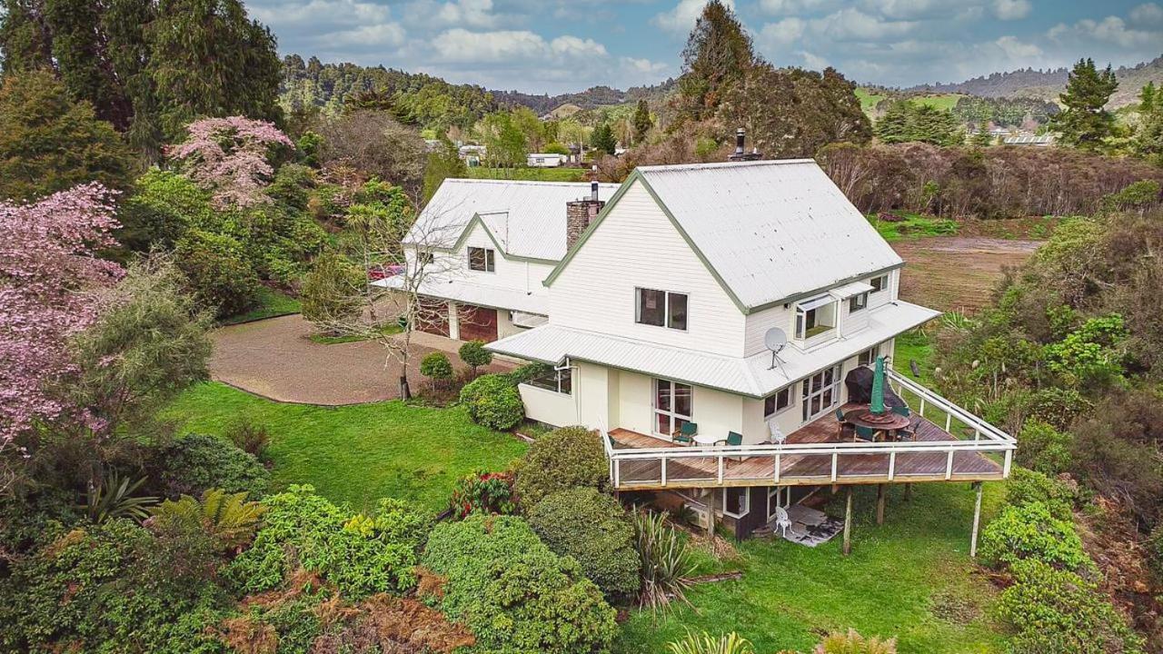 Spiral Gardens Country Park Retreat Raurimu Exterior photo
