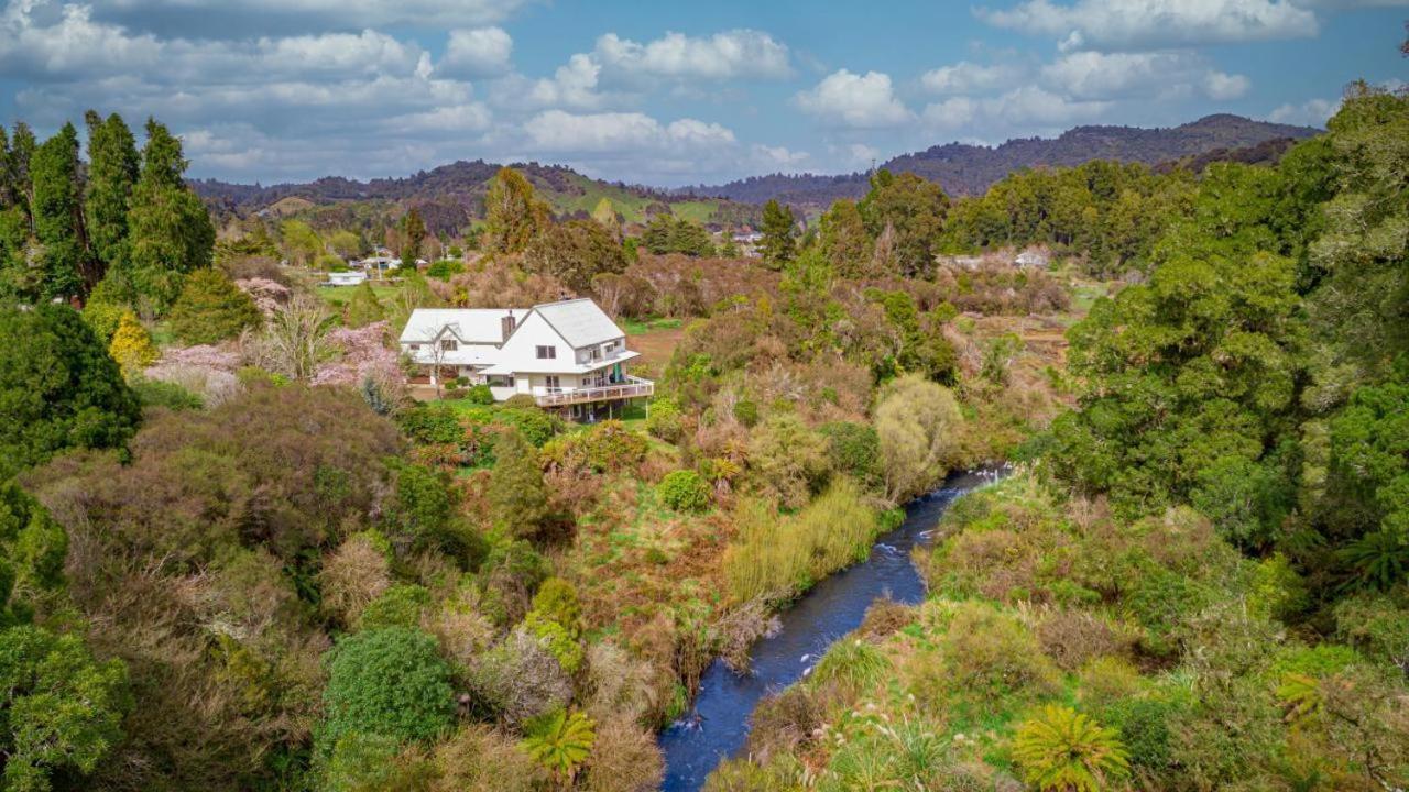Spiral Gardens Country Park Retreat Raurimu Exterior photo