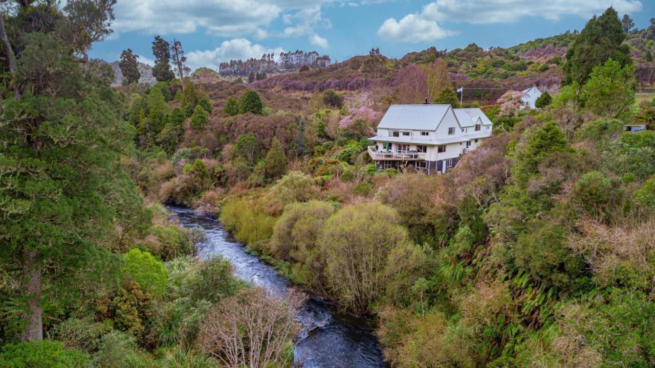 Spiral Gardens Country Park Retreat Raurimu Exterior photo